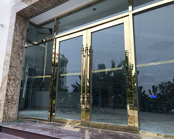 Mẫu cửa chính inox dạng trơn 