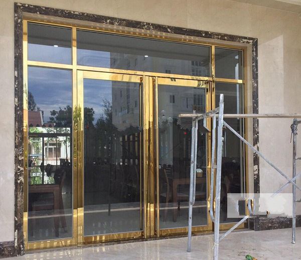 Mẫu cửa chính inox dạng trơn 